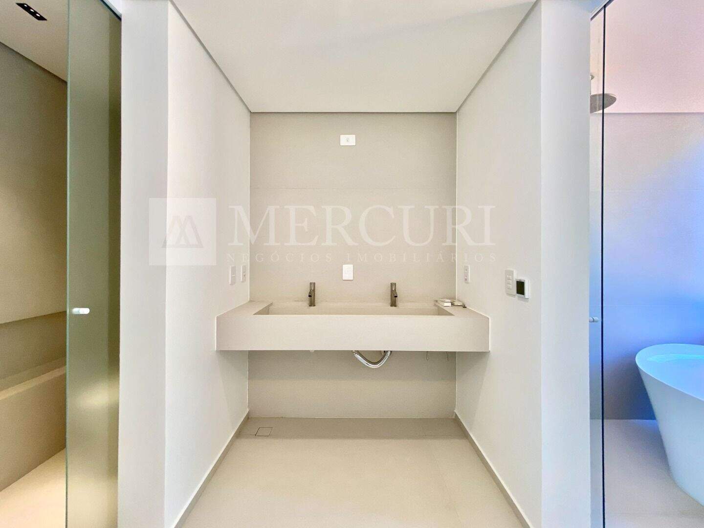 Casa à venda no Cidade Jardim Tom: casa a venda no guarujá no condomínio Sitio São Pedro, anunciada por imobiliárias em guarujá especializadas em imóveis exclusivos.