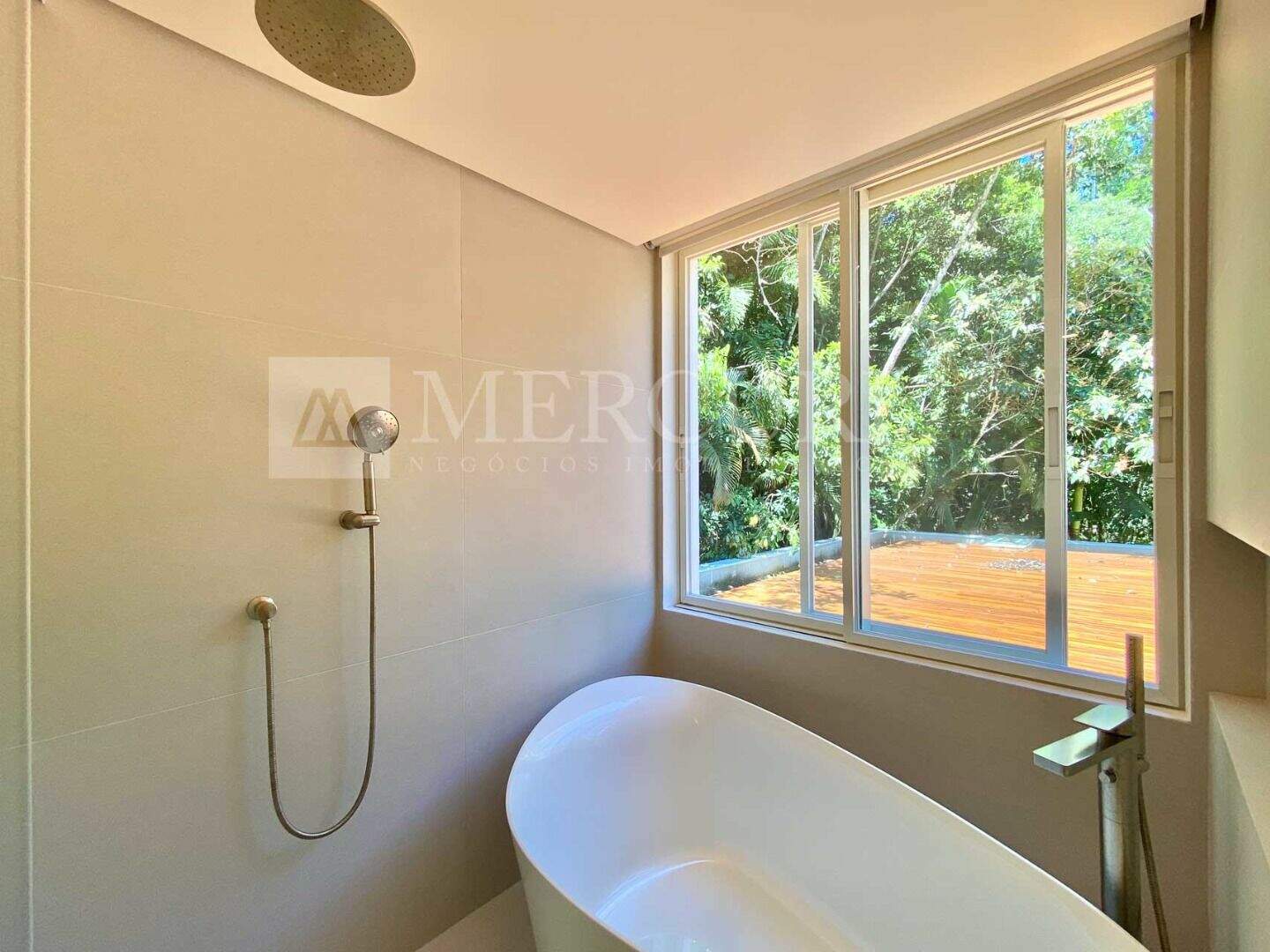 Casa à venda no Cidade Jardim Tom: casa a venda no guarujá no condomínio Sitio São Pedro, anunciada por imobiliárias em guarujá especializadas em imóveis exclusivos.
