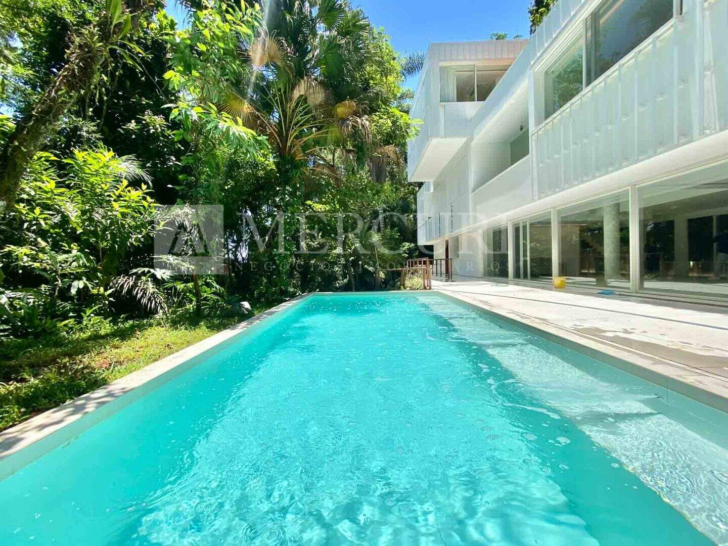 Casa à venda no Cidade Jardim Tom: casa a venda no guarujá no condomínio Sitio São Pedro, anunciada por imobiliárias em guarujá especializadas em imóveis exclusivos.