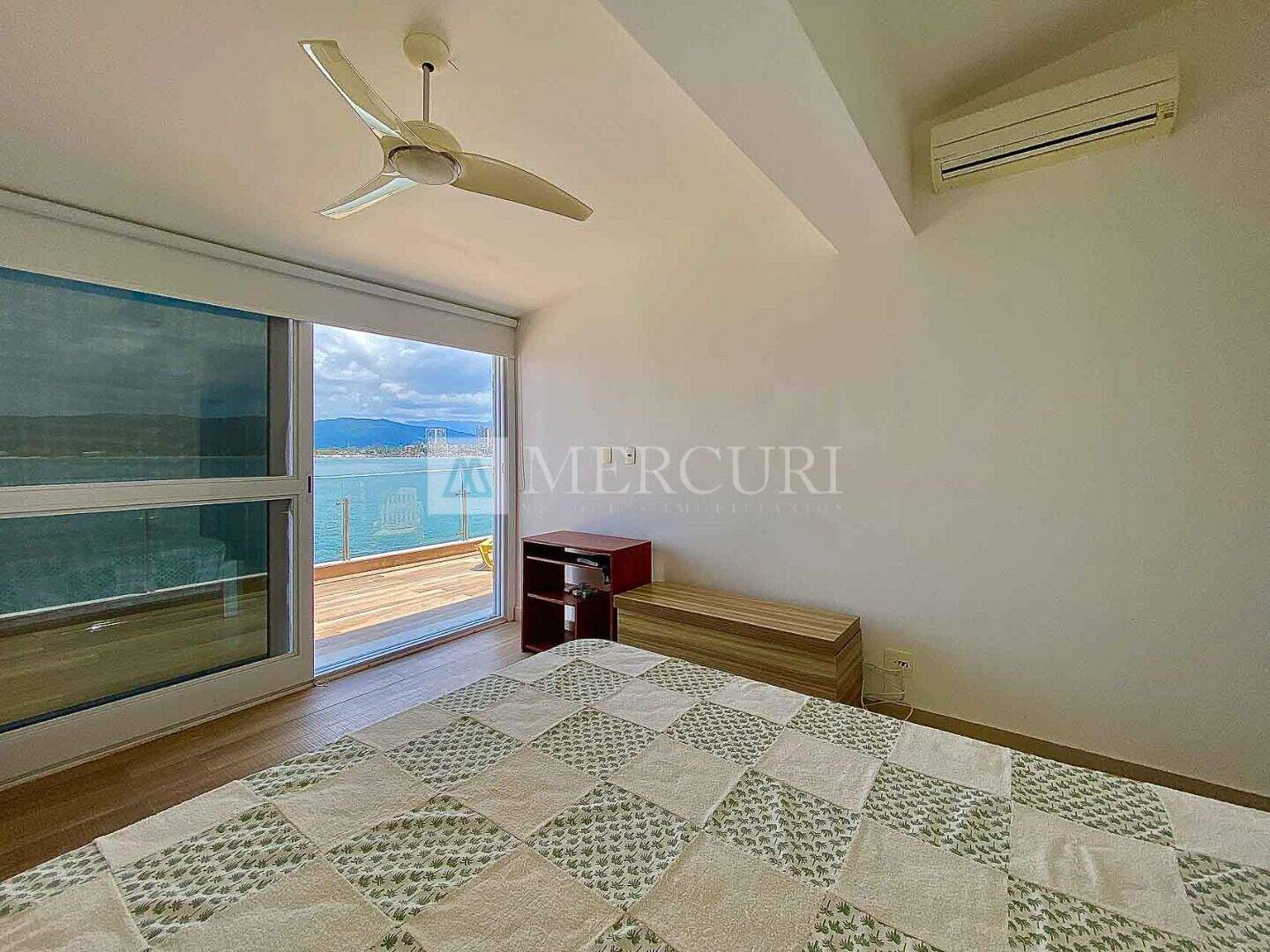 Casa à venda no Enseada: Opções de casas a venda no Guarujá na Praia das Pitangueiras, para quem busca conforto e lazer, pela imobiliária guarujá.