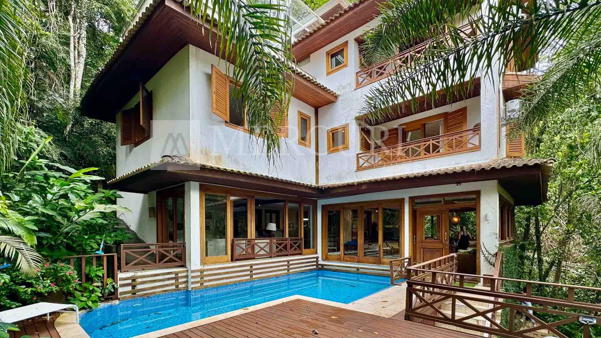 Casa à venda no Balneario Praia do Perequê: casa a venda no guarujá no condomínio granville, anunciada por imobiliárias em guarujá especializadas em imóveis exclusivos.