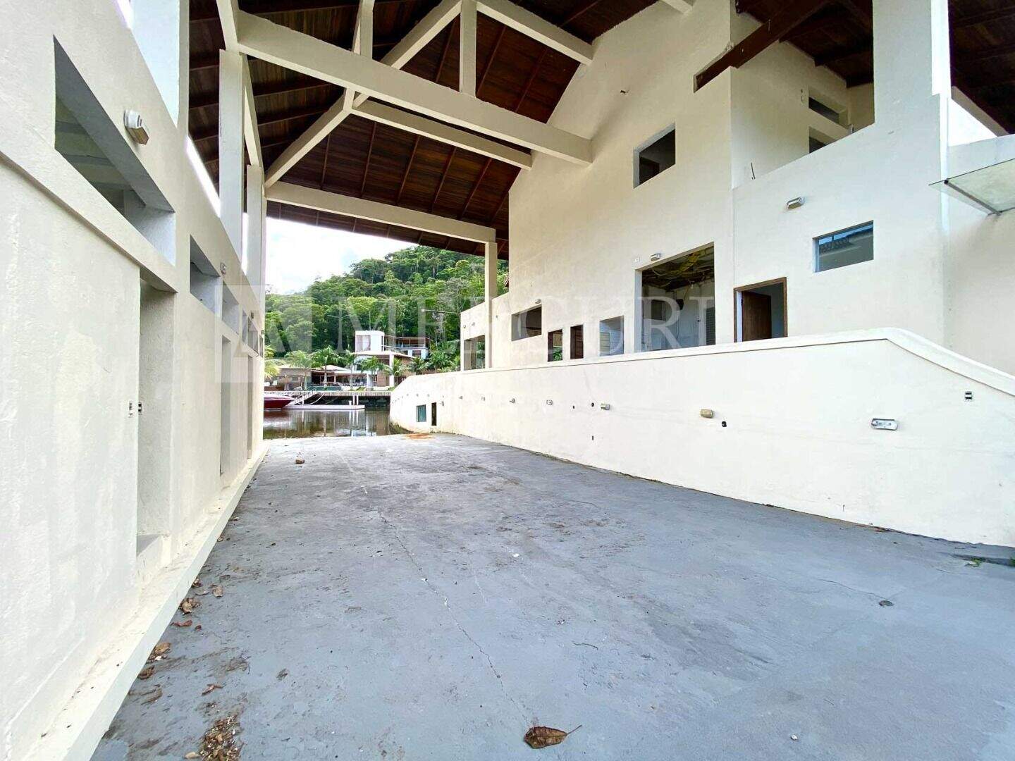 Casa à venda no Balneario Praia do Perequê: casa a venda no guarujá no condomínio mariana, anunciada por imobiliárias em guarujá especializadas em imóveis de luxo.