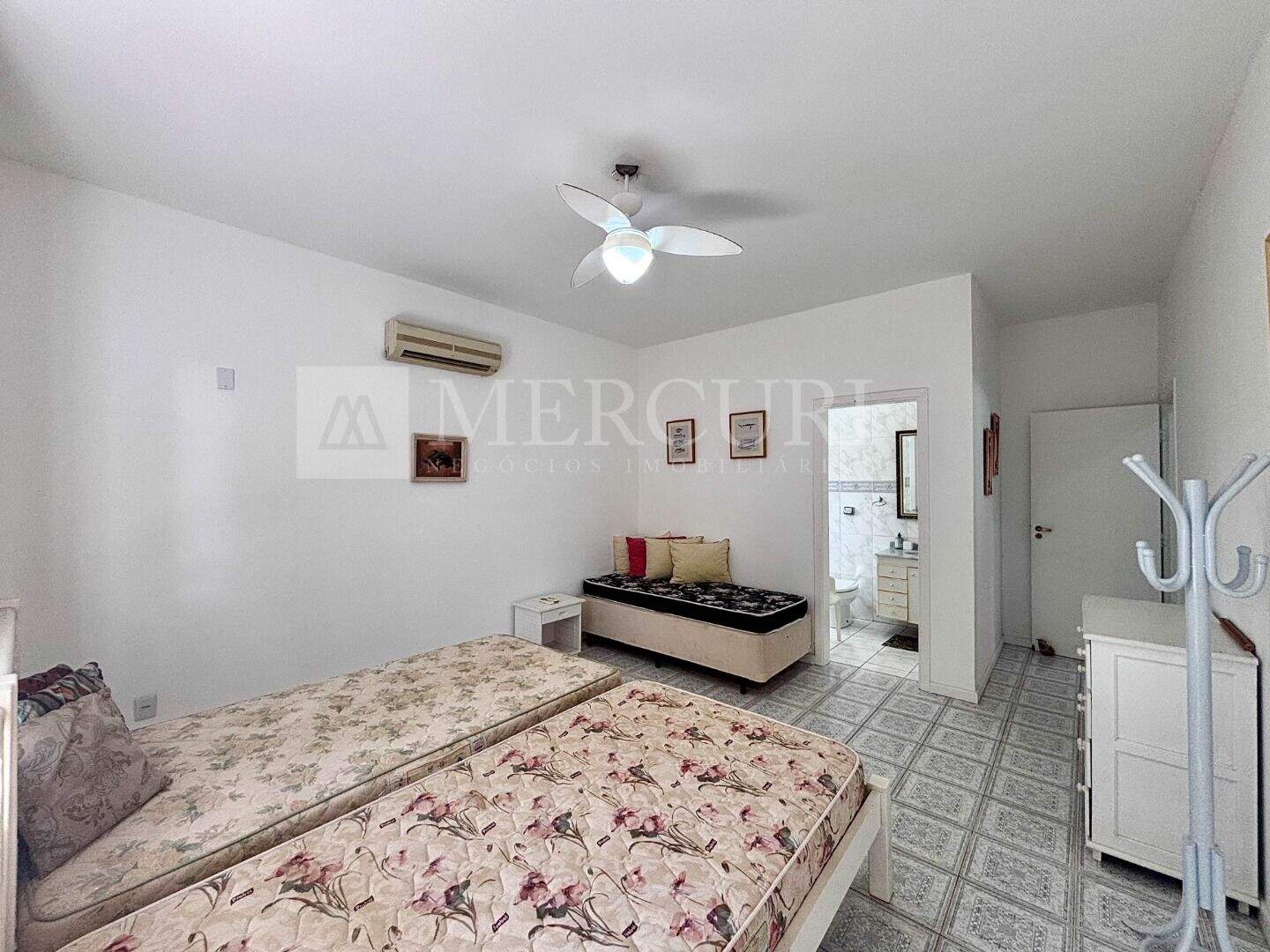Casa à venda no Condominio Residencial Marina Guarujá: casa a venda no guarujá no condomínio Marina, anunciada por imobiliárias em guarujá especializadas em imóveis exclusivos.