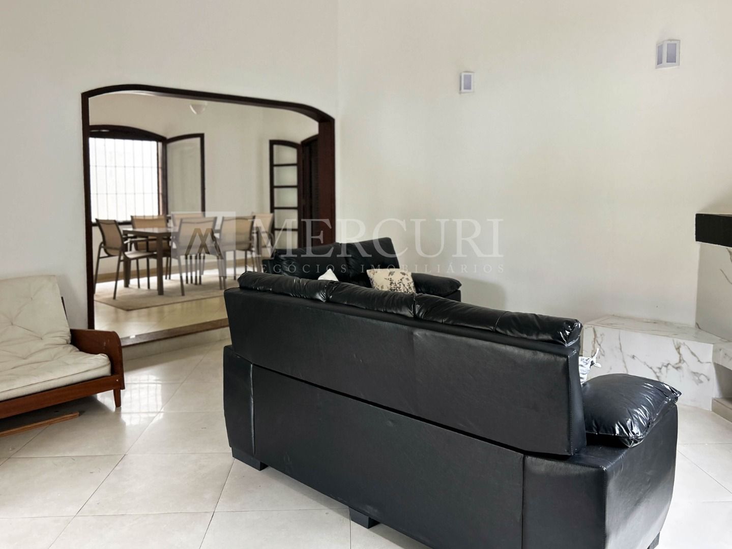 Casa à venda no Enseada: Encontre a sua casa a venda no Guarujá na Praia da Enseada, com as melhores oportunidades das imobiliarias no Guarujá.