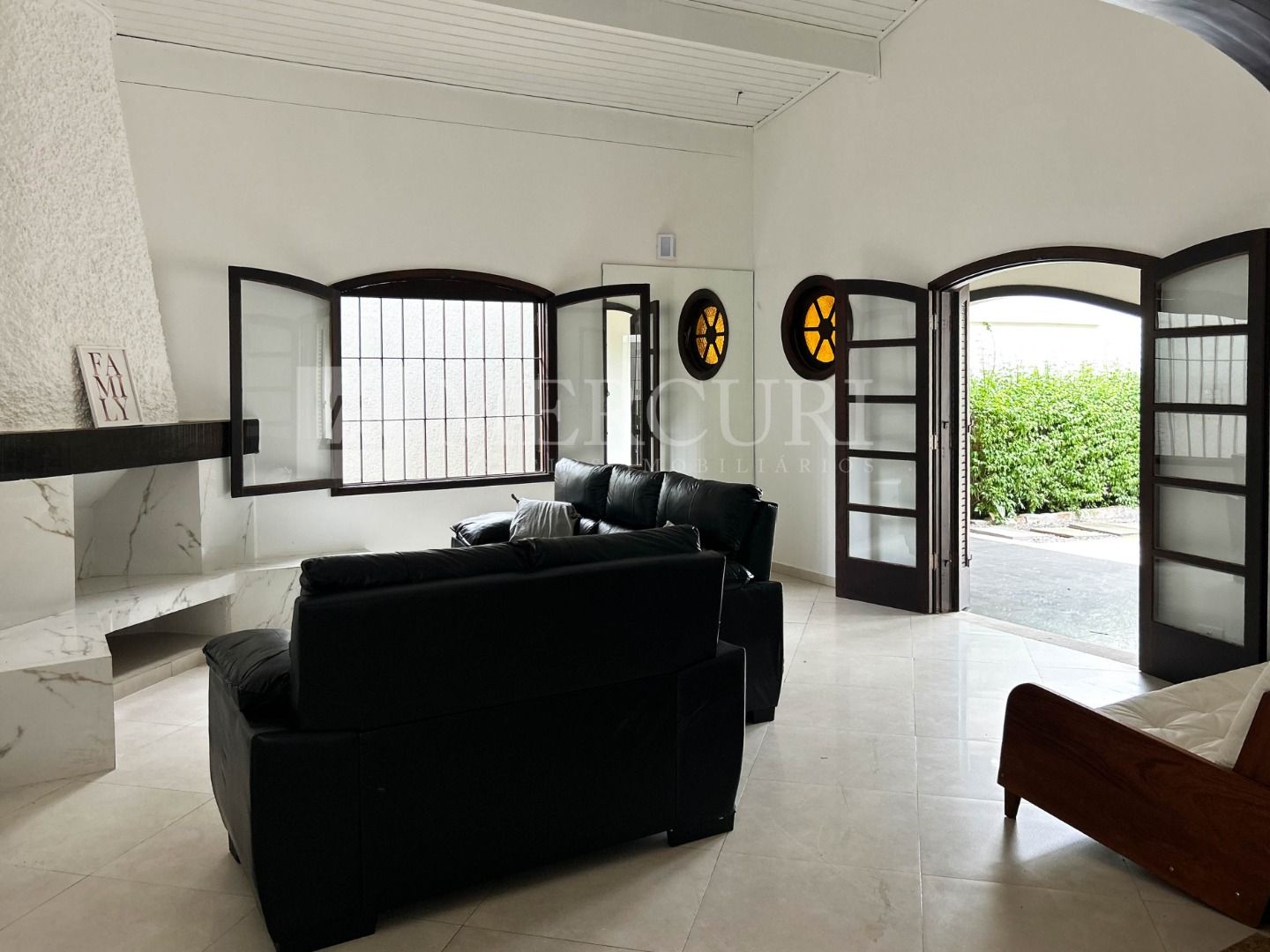Casa à venda no Enseada: Encontre a sua casa a venda no Guarujá na Praia da Enseada, com as melhores oportunidades das imobiliarias no Guarujá.