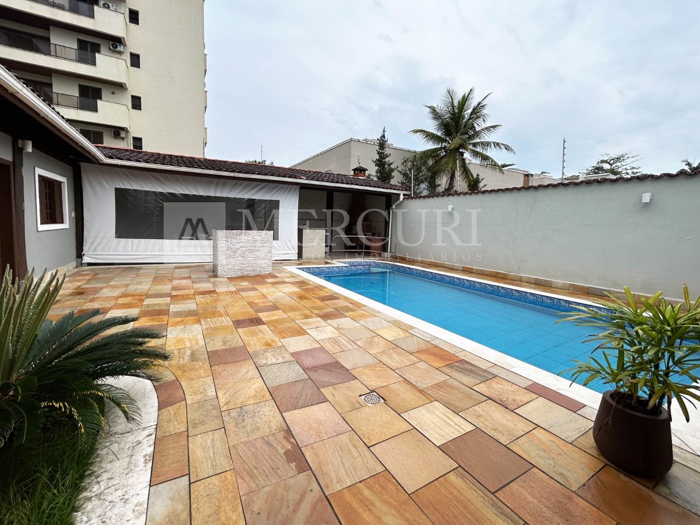 Casa à venda no Enseada: Encontre a sua casa a venda no Guarujá na Praia da Enseada, com as melhores oportunidades das imobiliarias no Guarujá.