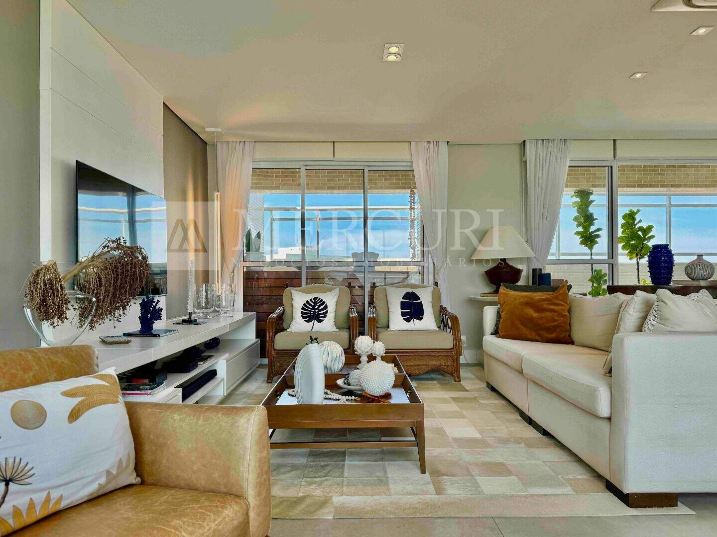 Cobertura à venda no Enseada: Luxuosas coberturas a venda no Guarujá na Praia da Enseada, com vistas panorâmicas, através de imobiliárias em Guarujá.
