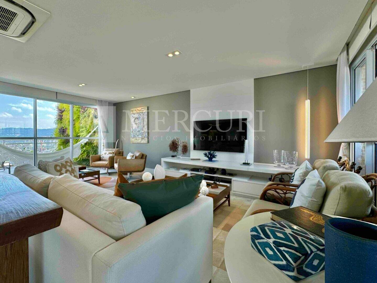 Cobertura à venda no Enseada: Luxuosas coberturas a venda no Guarujá na Praia da Enseada, com vistas panorâmicas, através de imobiliárias em Guarujá.