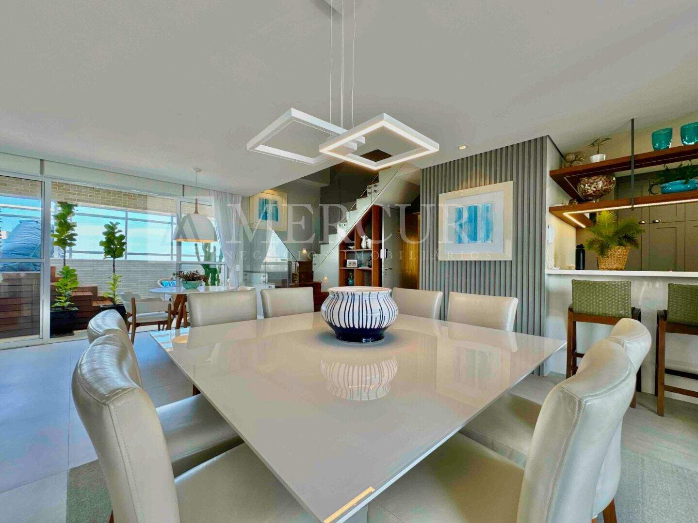 Cobertura à venda no Enseada: Luxuosas coberturas a venda no Guarujá na Praia da Enseada, com vistas panorâmicas, através de imobiliárias em Guarujá.