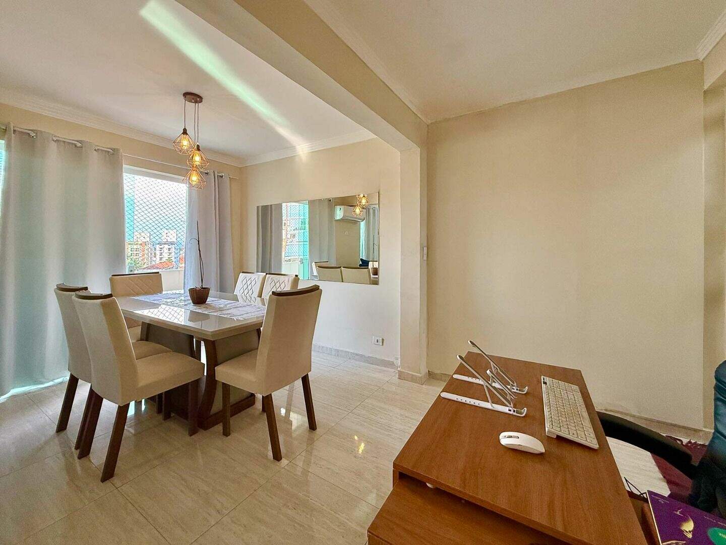 Cobertura à venda no Enseada: Luxuosas coberturas a venda no Guarujá na Praia da Enseada, com vistas panorâmicas, através de imobiliárias em Guarujá.