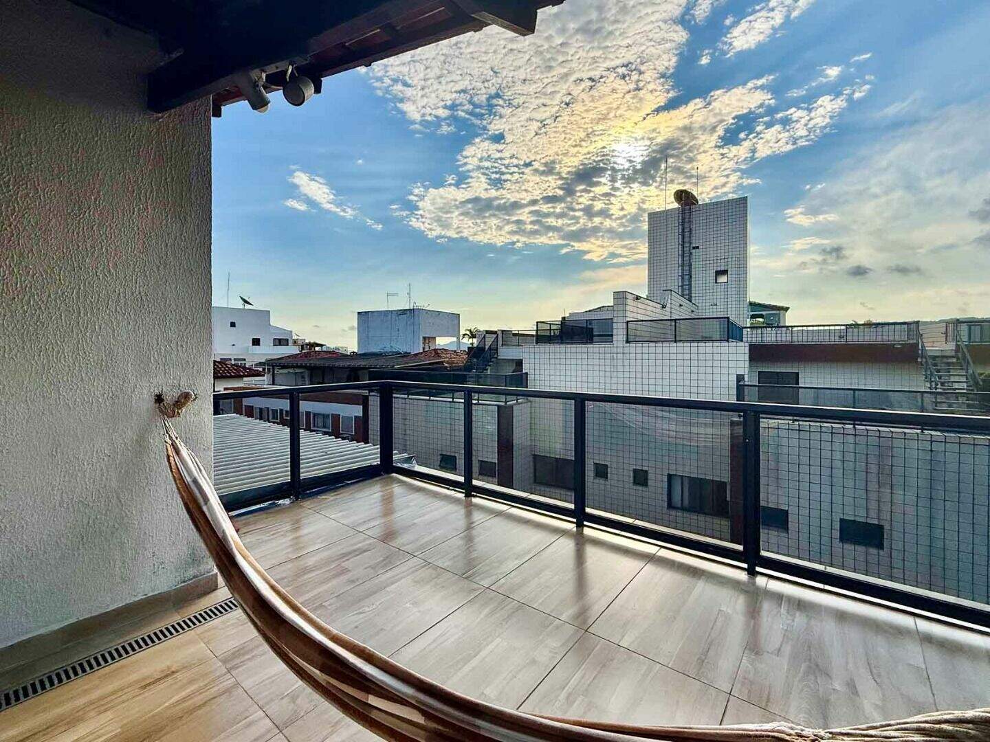 Cobertura à venda no Enseada: Luxuosas coberturas a venda no Guarujá na Praia da Enseada, com vistas panorâmicas, através de imobiliárias em Guarujá.