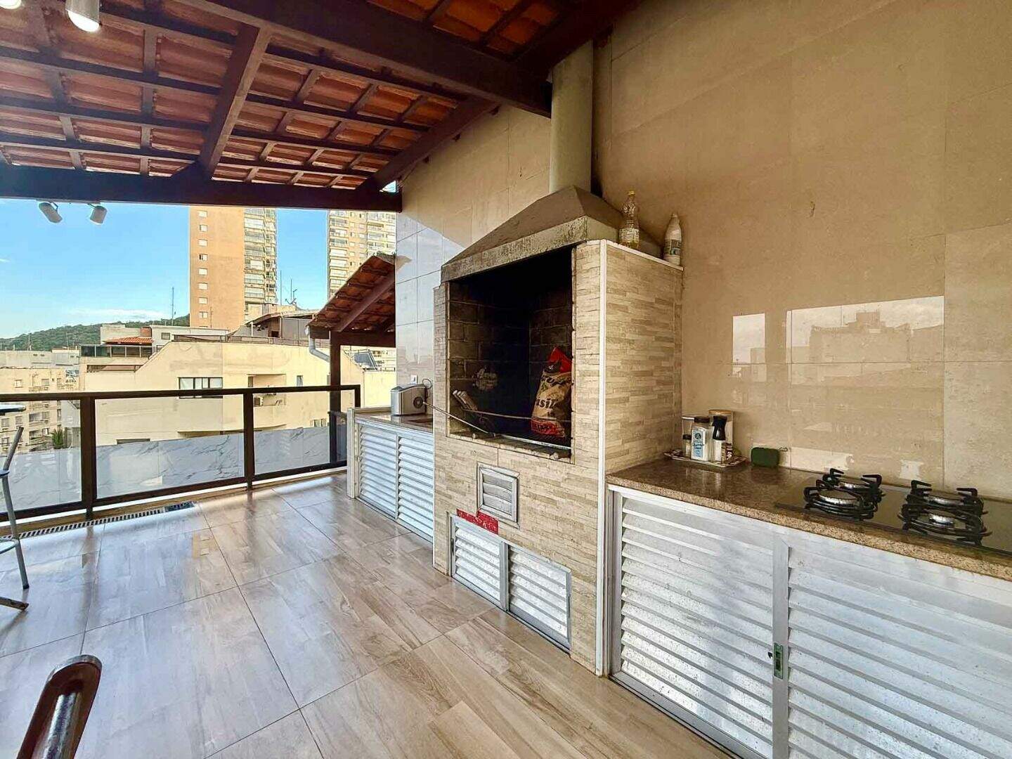 Cobertura à venda no Enseada: Luxuosas coberturas a venda no Guarujá na Praia da Enseada, com vistas panorâmicas, através de imobiliárias em Guarujá.