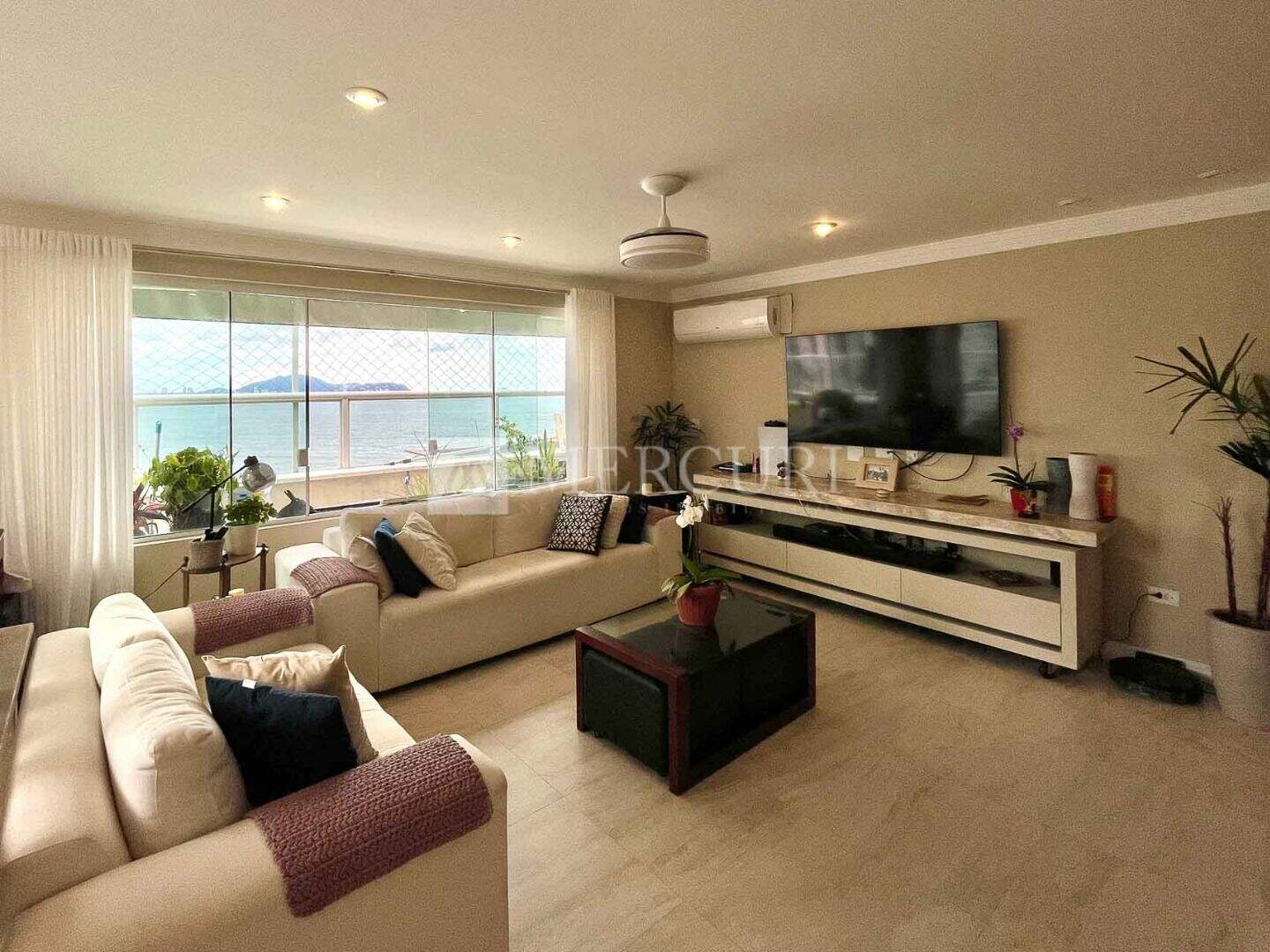 Cobertura à venda no Jardim Astúrias: Espaçosas coberturas a venda no Guarujá na Praia das Astúrias, para viver com qualidade, com a assessoria de imobiliária em Guarujá.