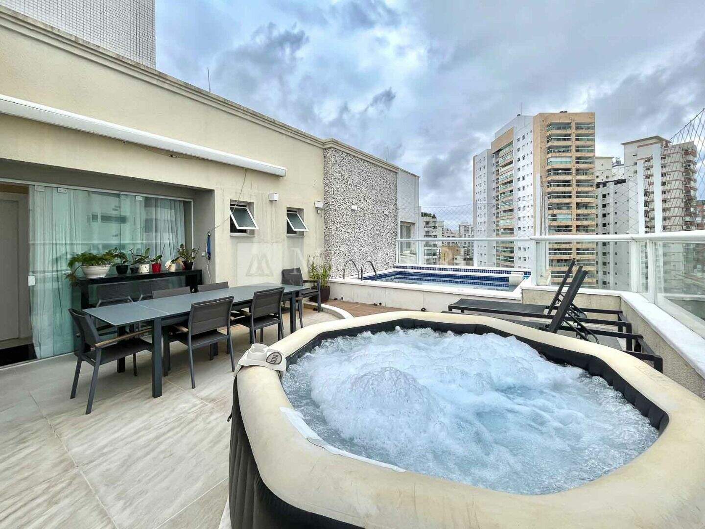 Cobertura à venda no Jardim Astúrias: Espaçosas coberturas a venda no Guarujá na Praia das Astúrias, para viver com qualidade, com a assessoria de imobiliária em Guarujá.