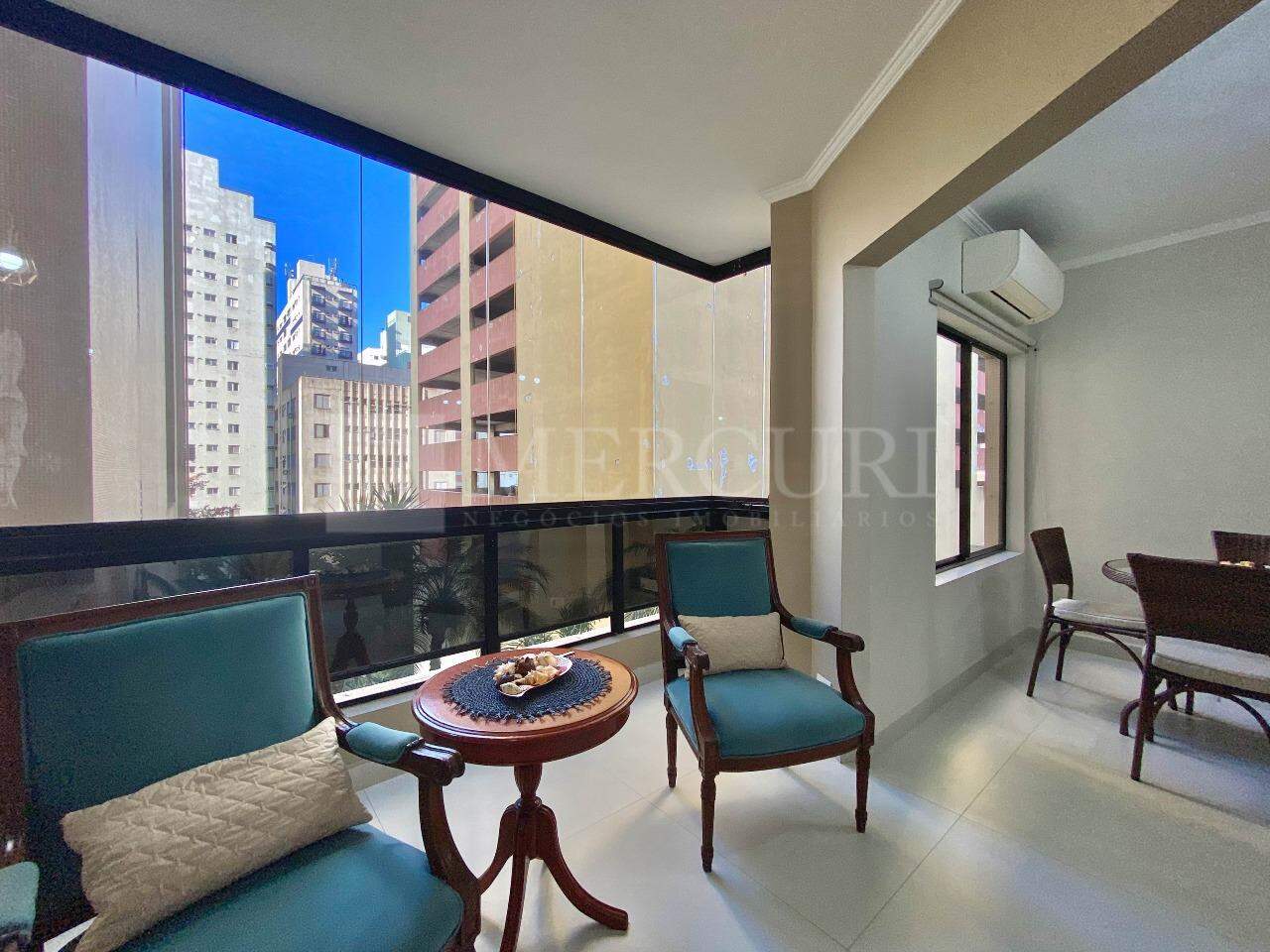 Apartamento à venda no Pitangueiras: 