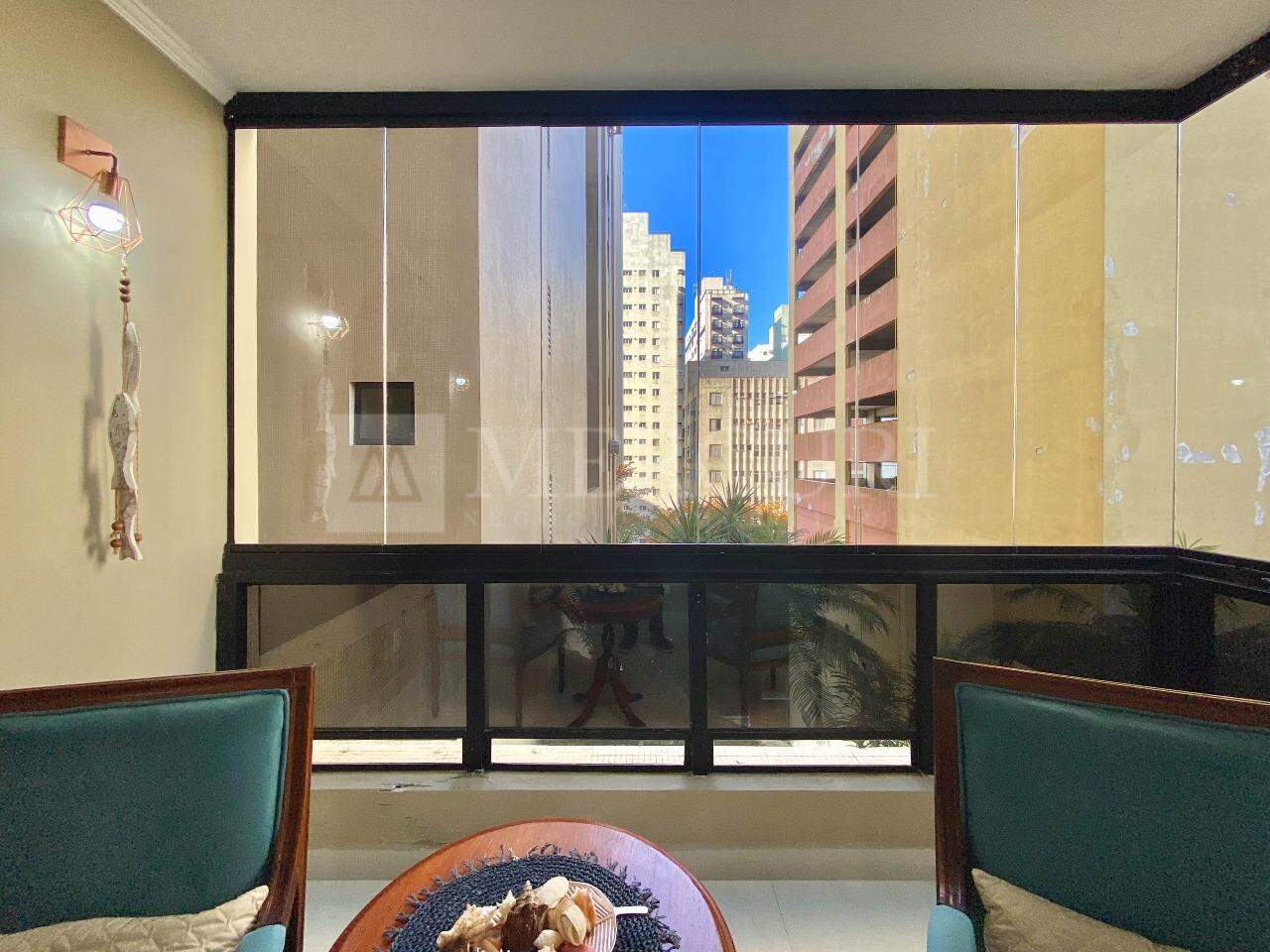 Apartamento à venda no Pitangueiras: 