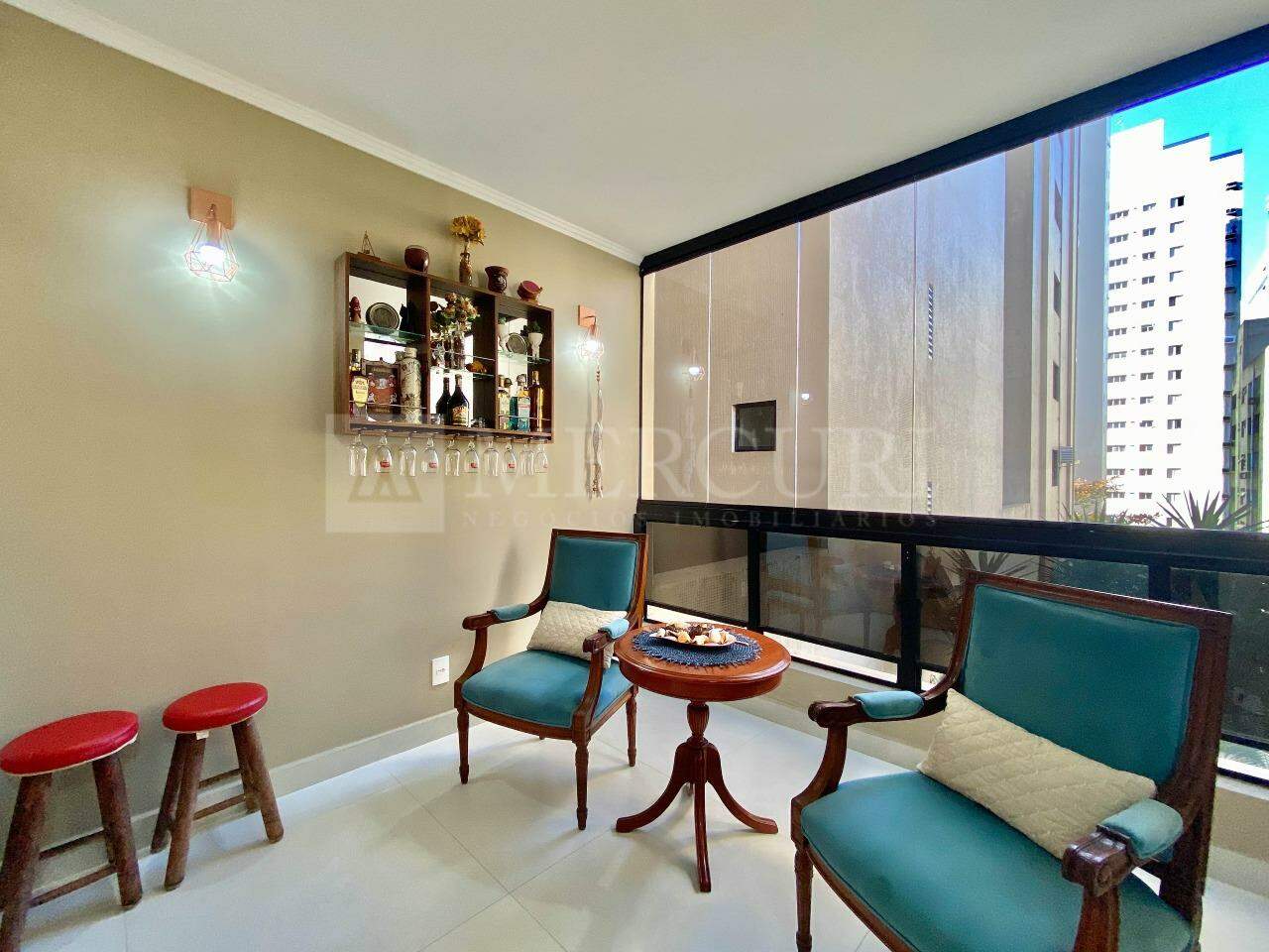 Apartamento à venda no Pitangueiras: 
