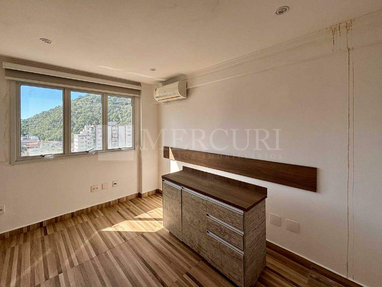 Sala à venda no Pitangueiras: 