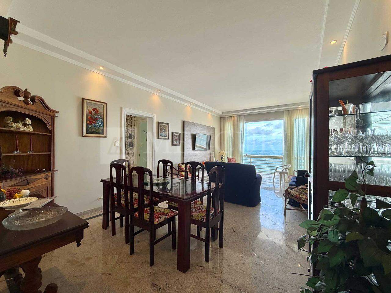Apartamento à venda no Pitangueiras: 