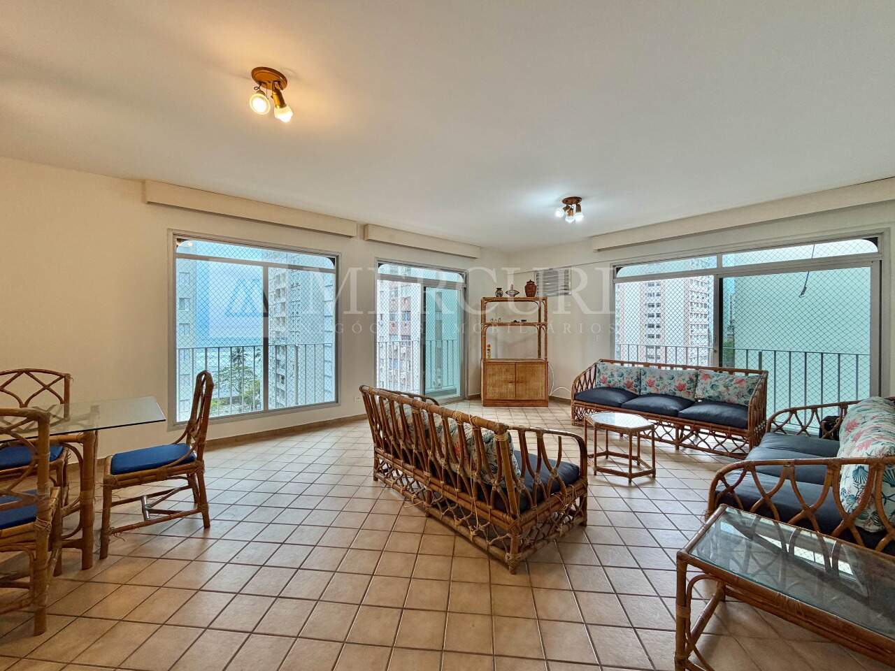 Apartamento à venda no Pitangueiras: 