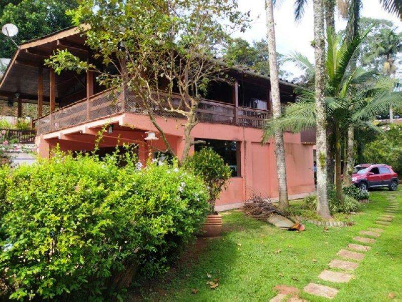 Casa à venda no Bosque do Embu: 