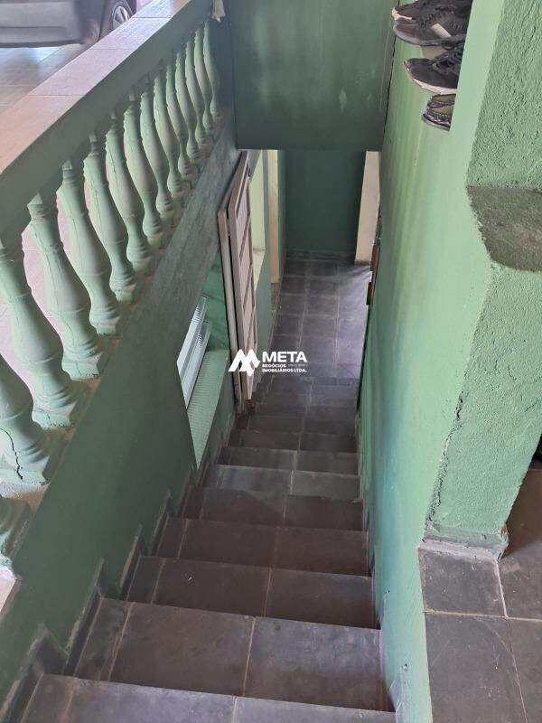 Casa à venda no Estancia de Embuarama: ESCADA
