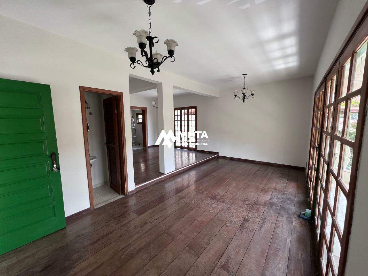 Casa à venda no Chácara Pavoeiro: SALA