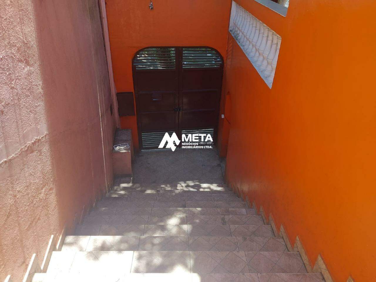 Casa à venda no Cercado Grande: Escada acesso a casa