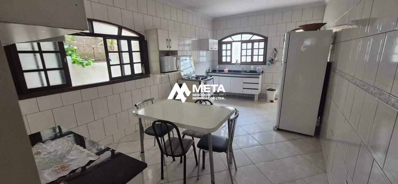 Sobrado Padrão à venda no Jardim Pinheirinho: 