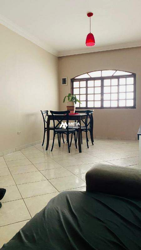 Sobrado Padrão à venda no Jardim Pinheirinho: 