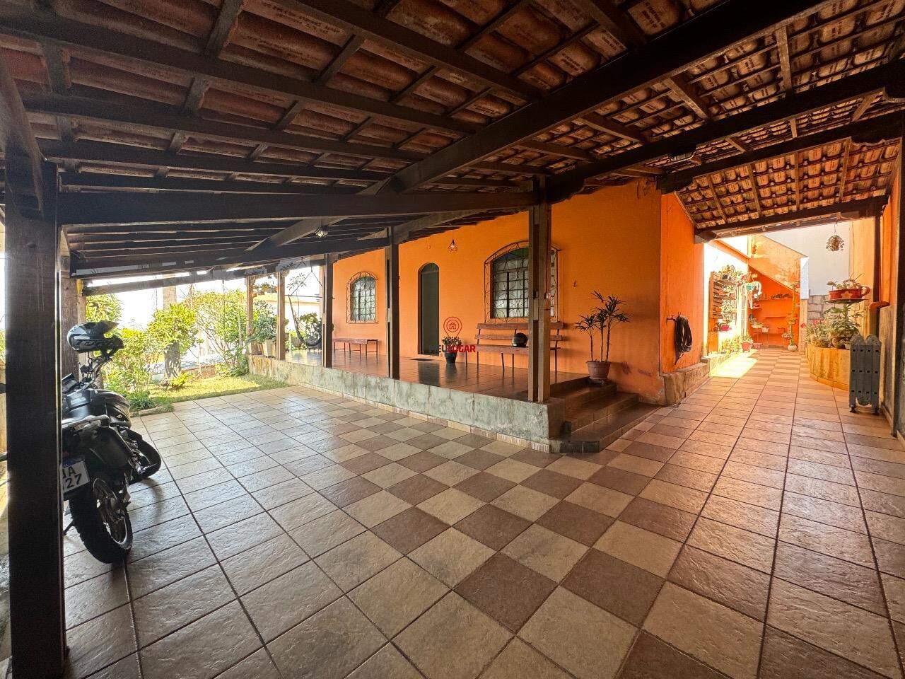 Casa, 5 quartos, 261 m² - Foto 1