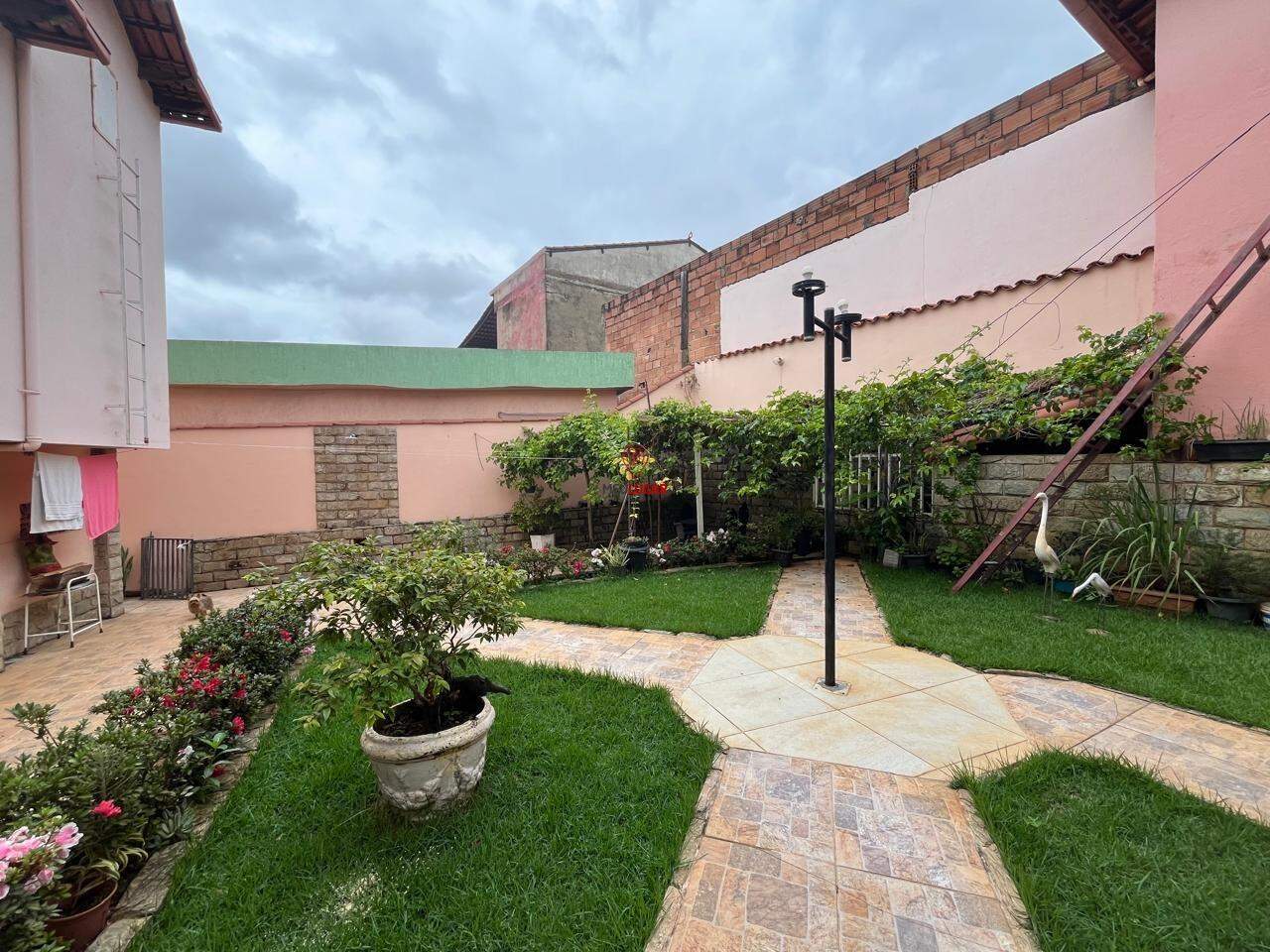 Casa, 4 quartos, 337 m² - Foto 1