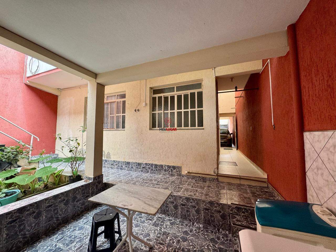 Casa, 4 quartos, 245 m² - Foto 1