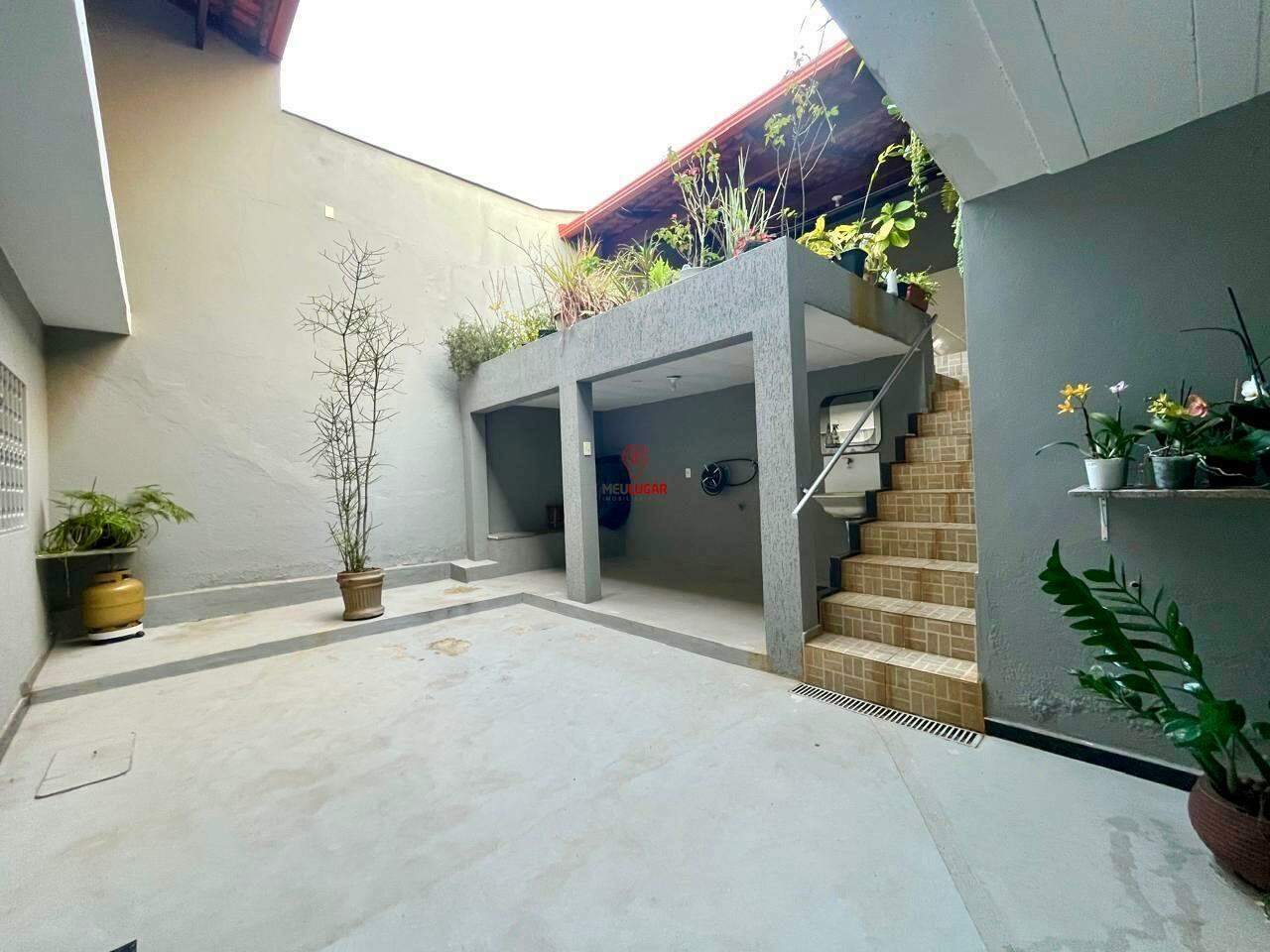 Casa, 3 quartos, 298 m² - Foto 1