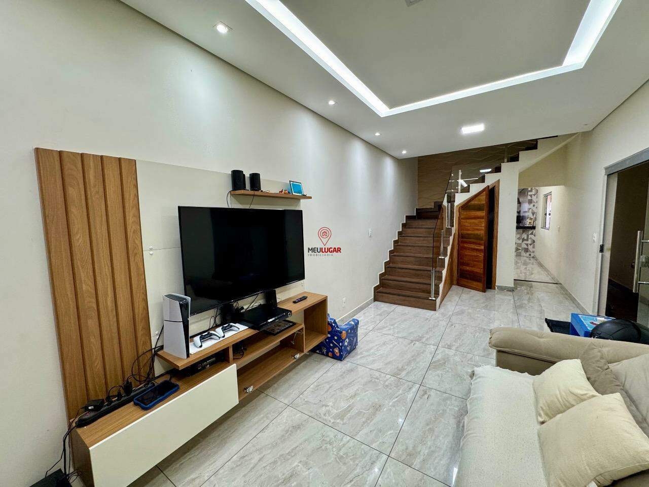 Casa, 3 quartos, 246 m² - Foto 1