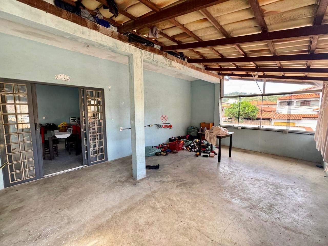 Casa, 6 quartos, 243 m² - Foto 1