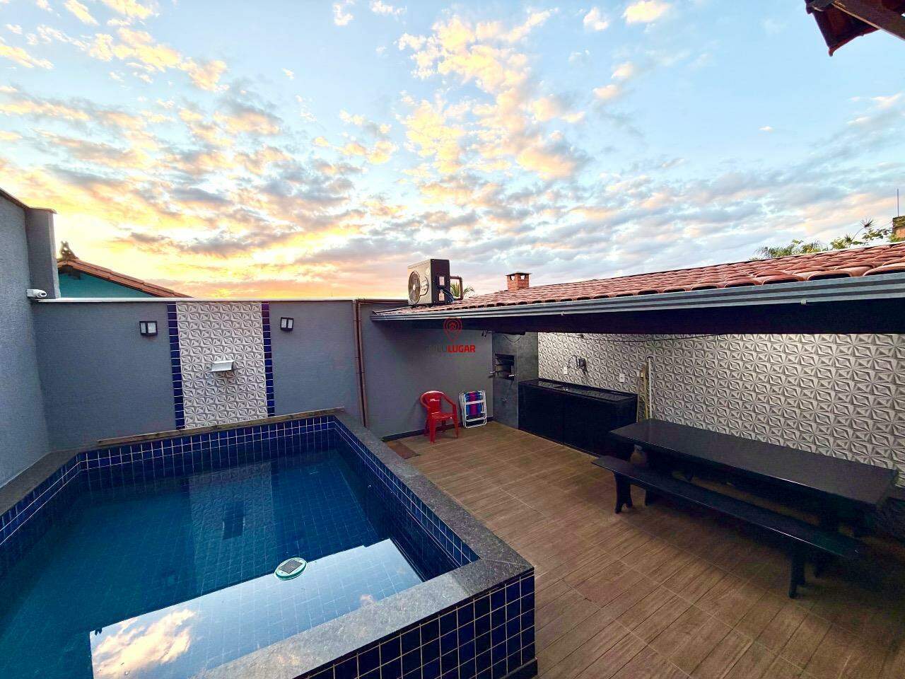 Casa, 3 quartos, 168 m² - Foto 1