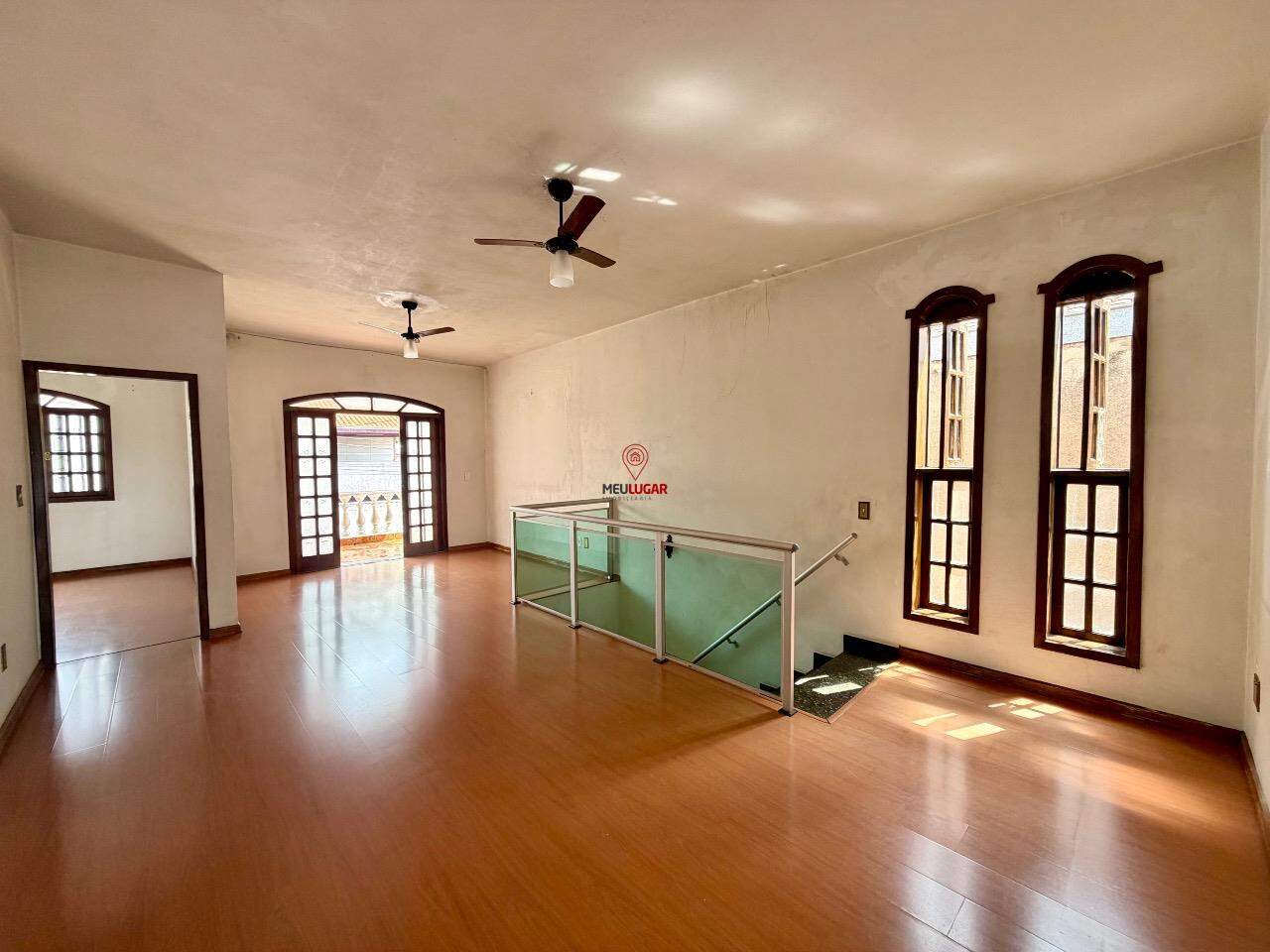 Casa, 3 quartos, 282 m² - Foto 1
