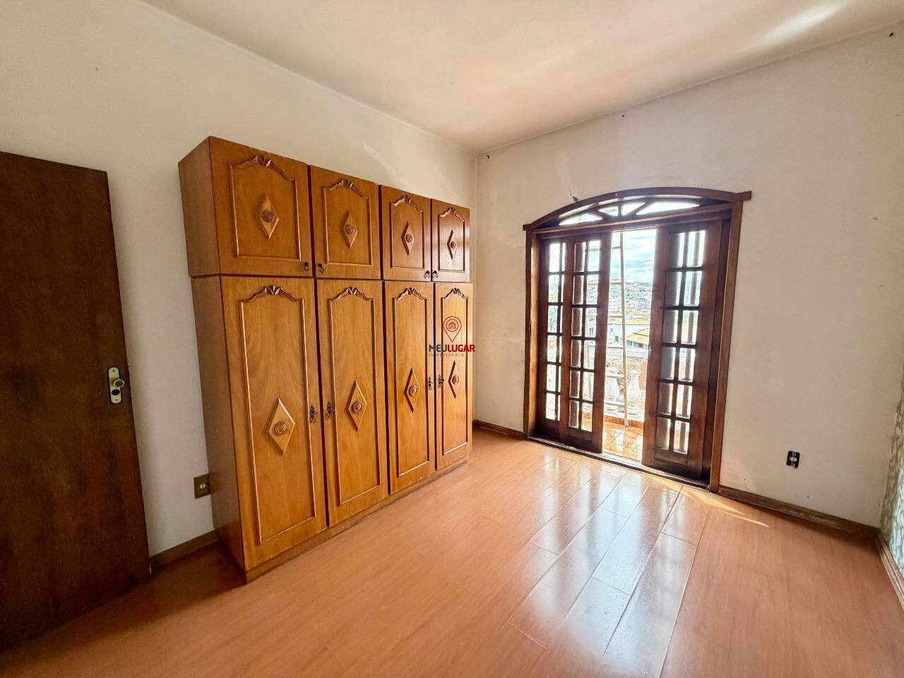 Casa, 3 quartos, 282 m² - Foto 2