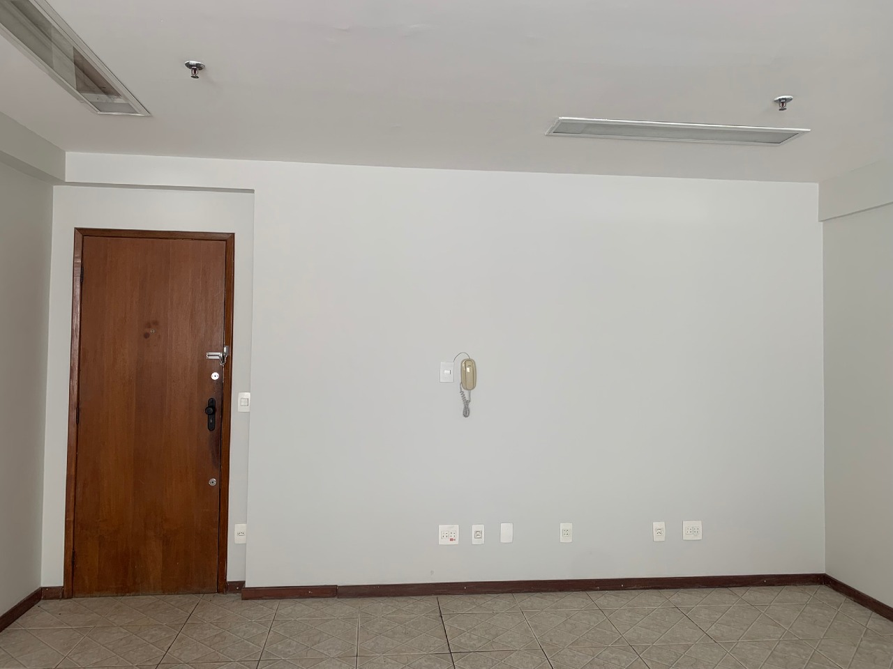 Centro Guimarães Diniz Sala: 