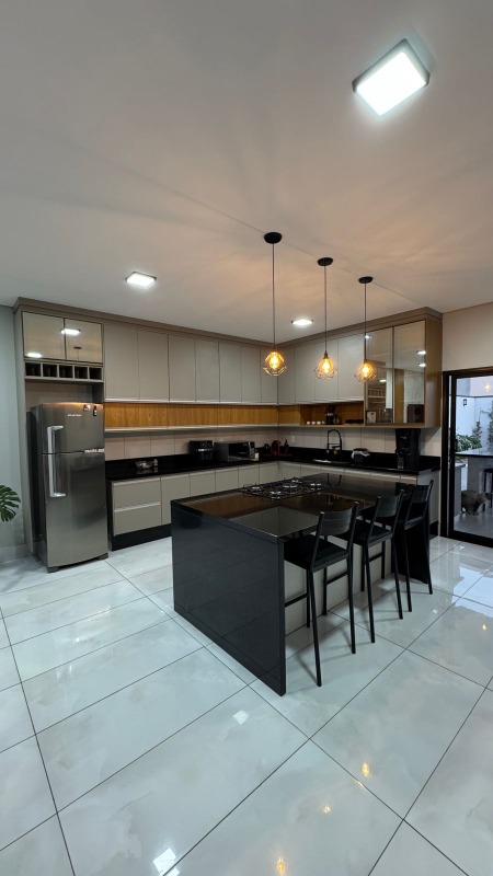 Casa em Condominio à venda no Terras de Santo Antônio: 