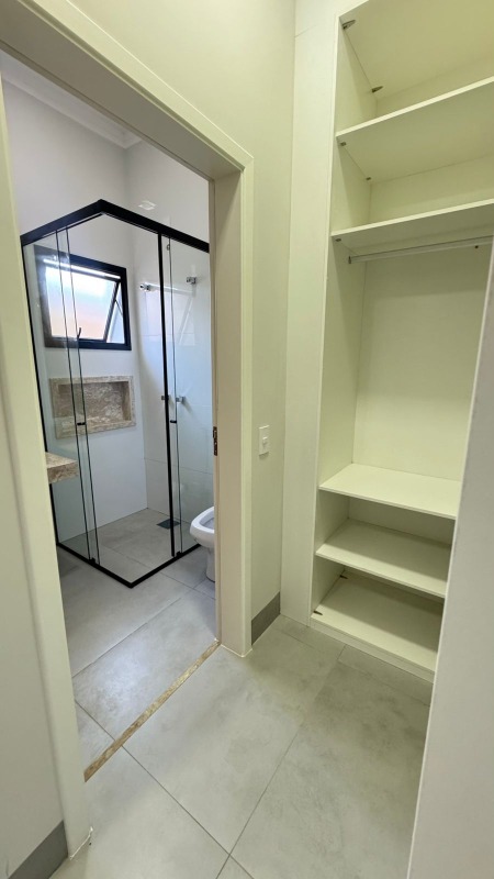 Casa em Condominio à venda no Terras de Santo Antônio: 