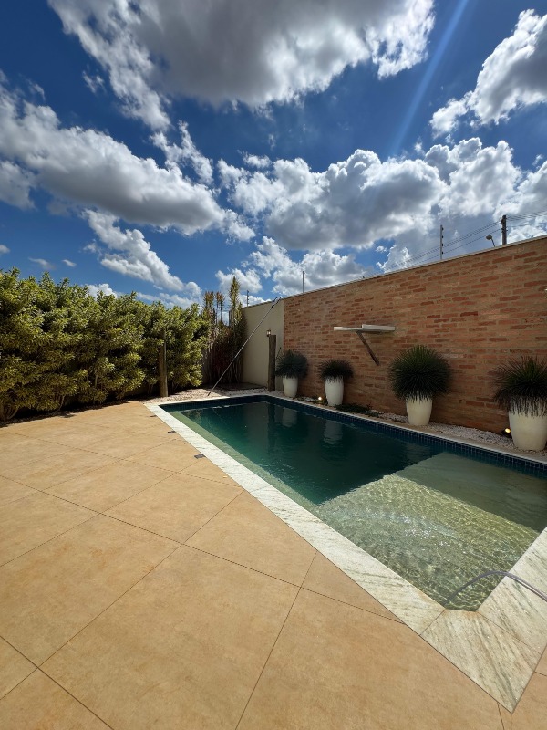 Casa em Condominio à venda no Terras de Santo Antônio: 