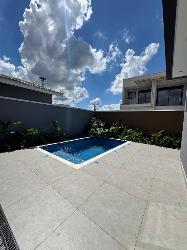 Casa em Condominio à venda no Terras de Santo Antônio: 
