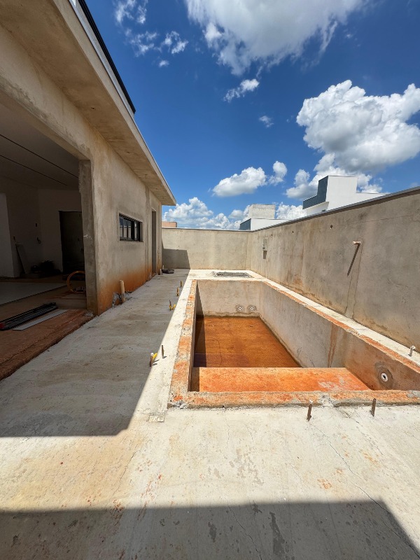 Casa em Condominio à venda no Terras de Santo Antônio: 