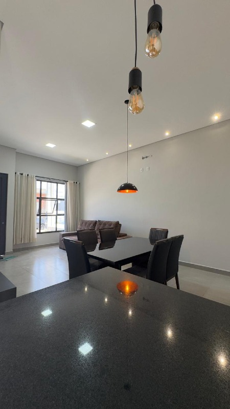 Casa em Condominio à venda no Portal dos Pinheiros II: 