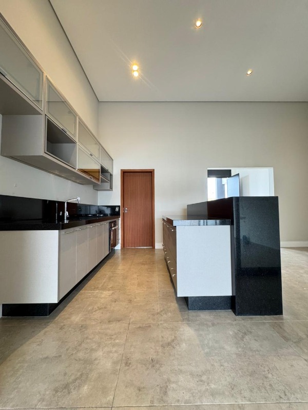 Casa em Condominio à venda no Terras de Santo Antônio: 