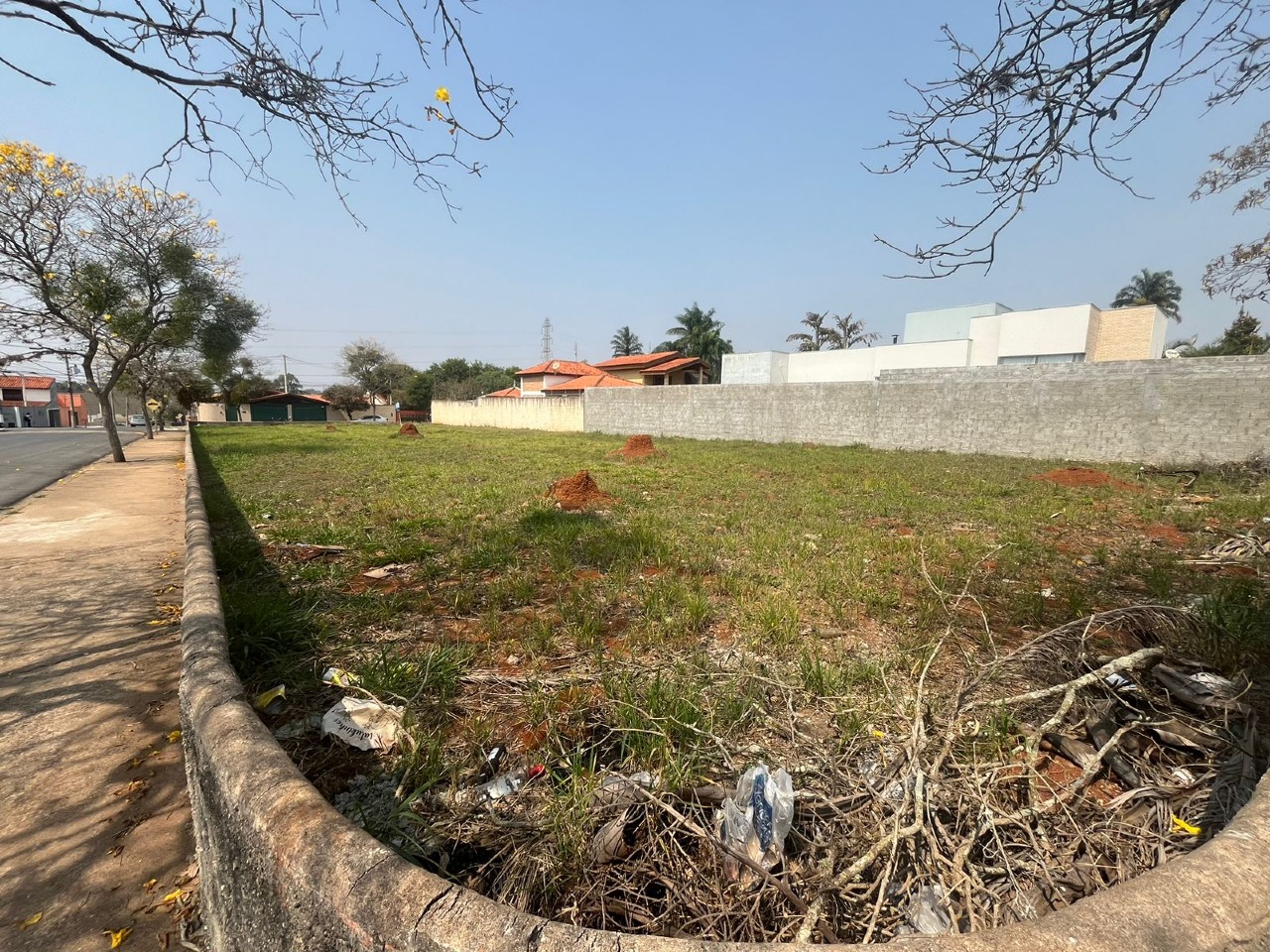 Lote à venda no Vila Nastri: 