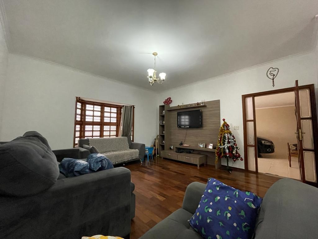 Casa à venda no Jardim Shangrilá: 