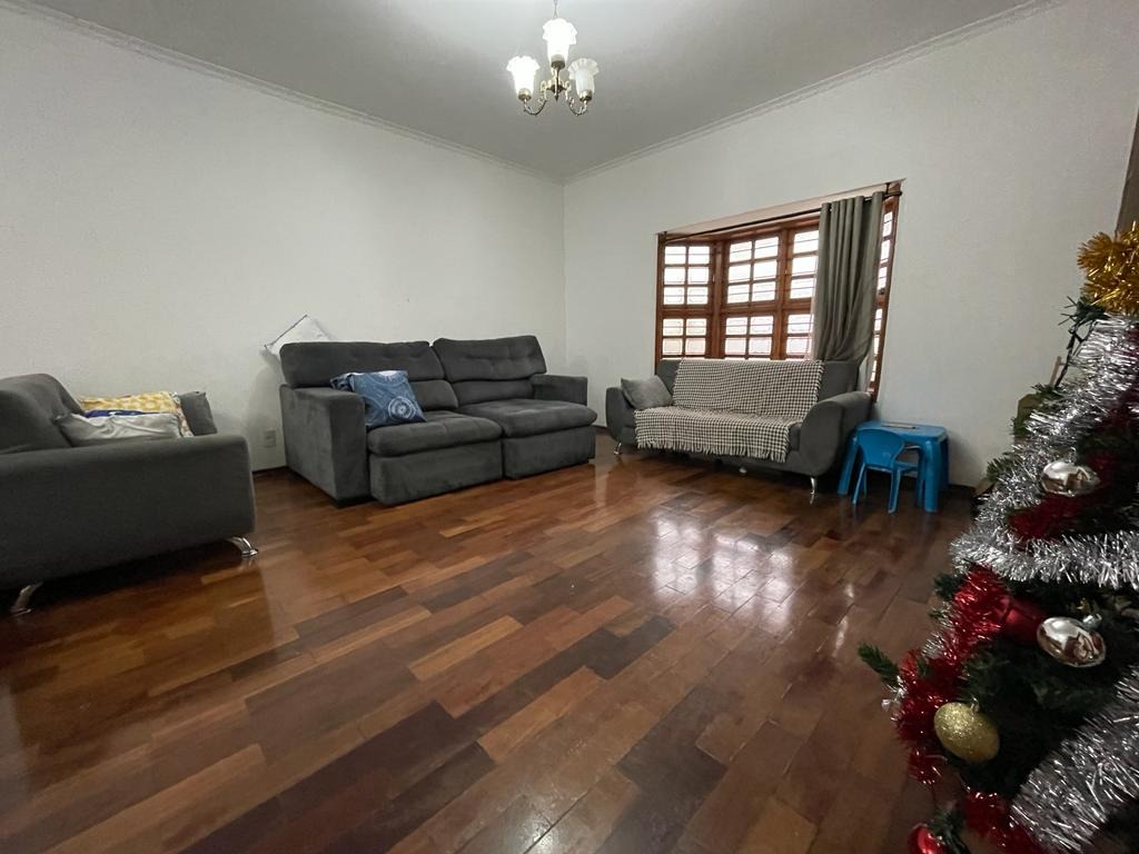 Casa à venda no Jardim Shangrilá: 